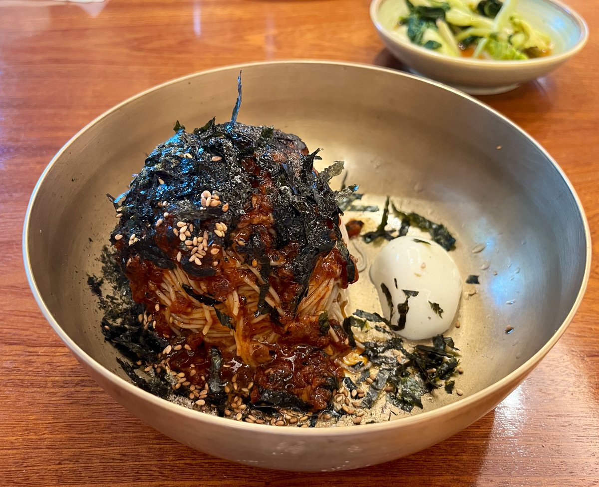 APW6RC's tweet photo. 정갈한 한그릇
#샘밭막국수 #춘천 #맛집 https://t.co/4UI9EjpGAg