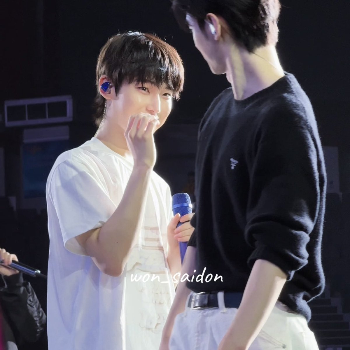 Semuanya akan aku hadapi kecuali tatap balik kamu, bikin salting soalnya <a href="/ravehoon/">Rave</a>