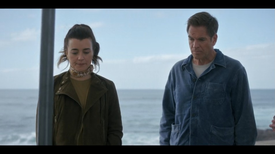 JavaJunkie91's tweet image. "Ziva, you are gonna do exactly what I say. Starting with asking Tony to join the call. I know you survived the blast, Tony. Come on, your daugther doesn't have a lot of time."

I hate Jonah

#TonyandZiva