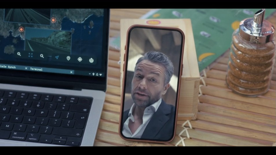 JavaJunkie91's tweet image. "Ziva, you are gonna do exactly what I say. Starting with asking Tony to join the call. I know you survived the blast, Tony. Come on, your daugther doesn't have a lot of time."

I hate Jonah

#TonyandZiva