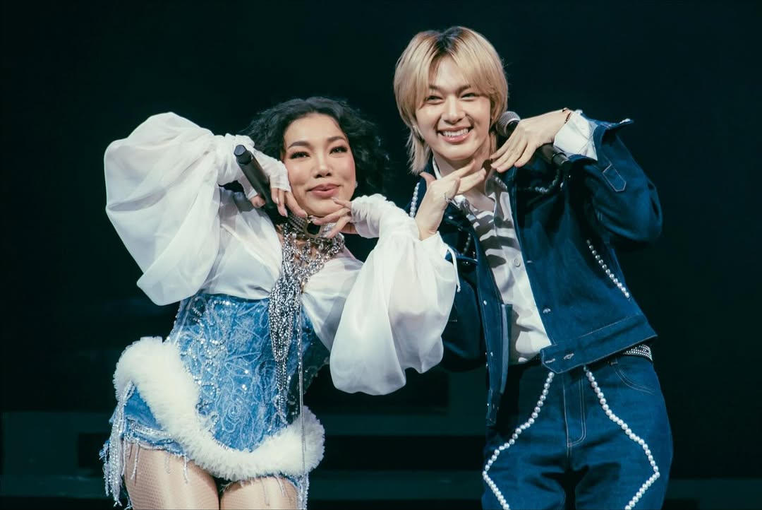 woainewofficial's tweet image. 【☁️📷】
 ©️ ig : daendorphine
🗓 : 22.10.2025

𝑷𝒓𝒆𝒄𝒊𝒐𝒖𝒔 𝑴𝒐𝒎𝒆𝒏𝒕𝒔 🎤✨️

#DA20ConcertxNuNewD1
#DA20ConcertxNuNewD2
#JulasHerbXDA20Concert

— @CwrNew ♡
#NuNew #NanaNu