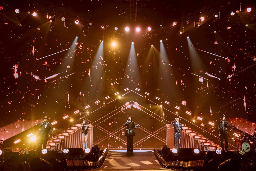 woainewofficial's tweet image. 【☁️📷】
 ©️ ig : daendorphine
🗓 : 22.10.2025

𝑷𝒓𝒆𝒄𝒊𝒐𝒖𝒔 𝑴𝒐𝒎𝒆𝒏𝒕𝒔 🎤✨️

#DA20ConcertxNuNewD1
#DA20ConcertxNuNewD2
#JulasHerbXDA20Concert

— @CwrNew ♡
#NuNew #NanaNu