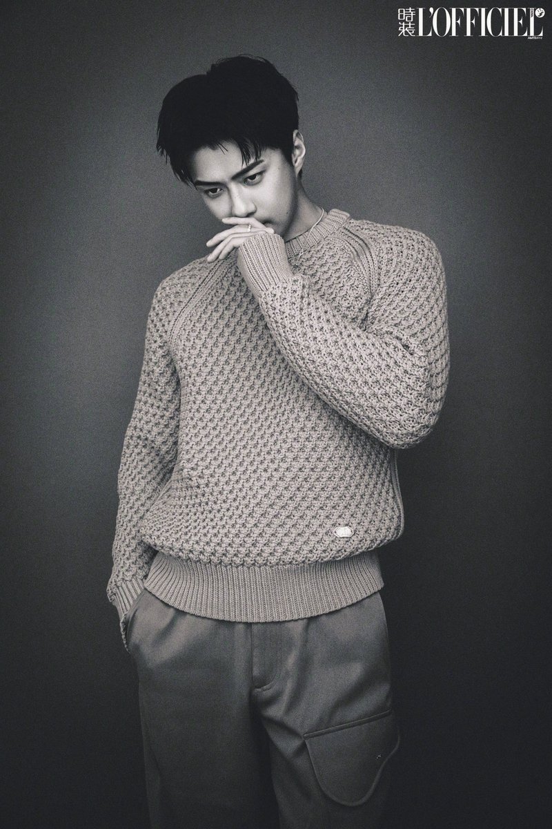 silventide's tweet image. Neon Calm:  강인함과 섬세함의 균형을 새롭게 정의하다.