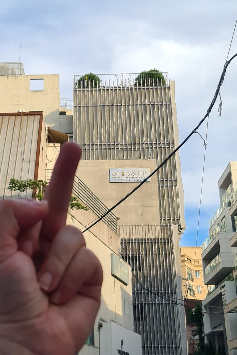 MaxWeneer's tweet photo. Fuck you @STARSHIPent https://t.co/hPFzdEfrB0