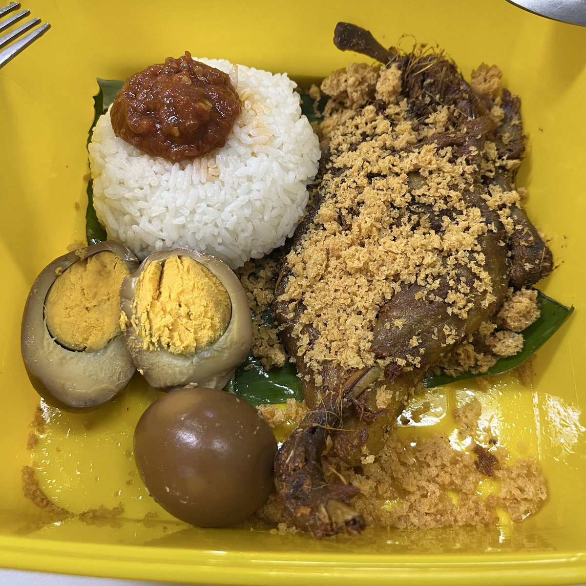 Bebek di Ayam Kremes Kraton enak deh 👌 empuk gak alot