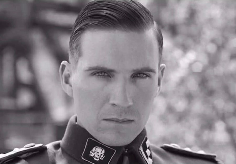Ralph Fiennes’ audition for Schindler’s List was so intense that Steven Spielberg had to leave the room to compose himself. His portrayal of the merciless officer Amon Goeth was unnervingly convincing, leaving everyone present deeply unsettled.