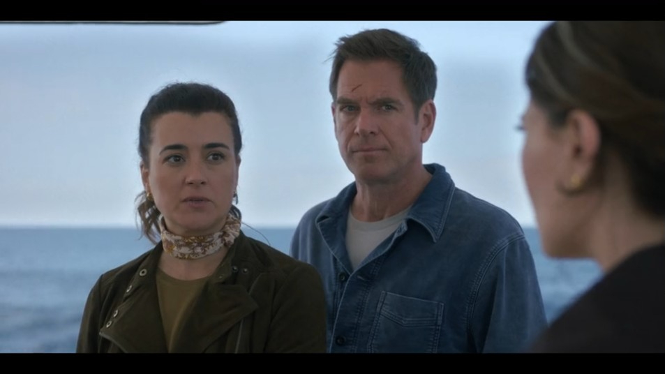 JavaJunkie91's tweet image. "Martine, you go with Sophie to the lighthouse. But understand this, Sophie is in charge. If at any given moment you feel that Martine is playing you... you take her out."

#TonyandZiva