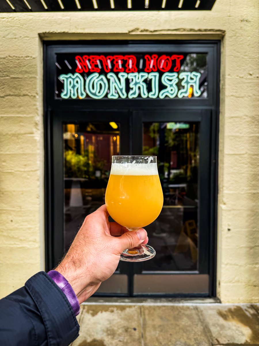 Comics_Brews's tweet image. Took a break for a couple weeks. Crushed a zillion beers on said break &amp;amp; checked out a ton of breweries • Finally got to visit @monkishbrewing and it was absolutely tits supreme. You gotta go. #craftbeer #comicsandbrews #brewery #hazyipa