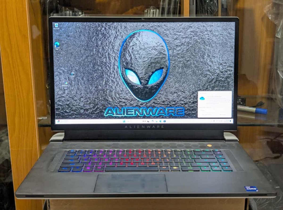 ALIENWARE X17 R2
17.3" 360Hz G-SYNC Display
12th Gen-Intel i9-12900HK
32GB RAM | 2TB SSD NVIDIA RTX 3080Ti,
16GB Dedicated Graphics
AlienFX RGB Keyboard Laptop + Charger only
N3.2m