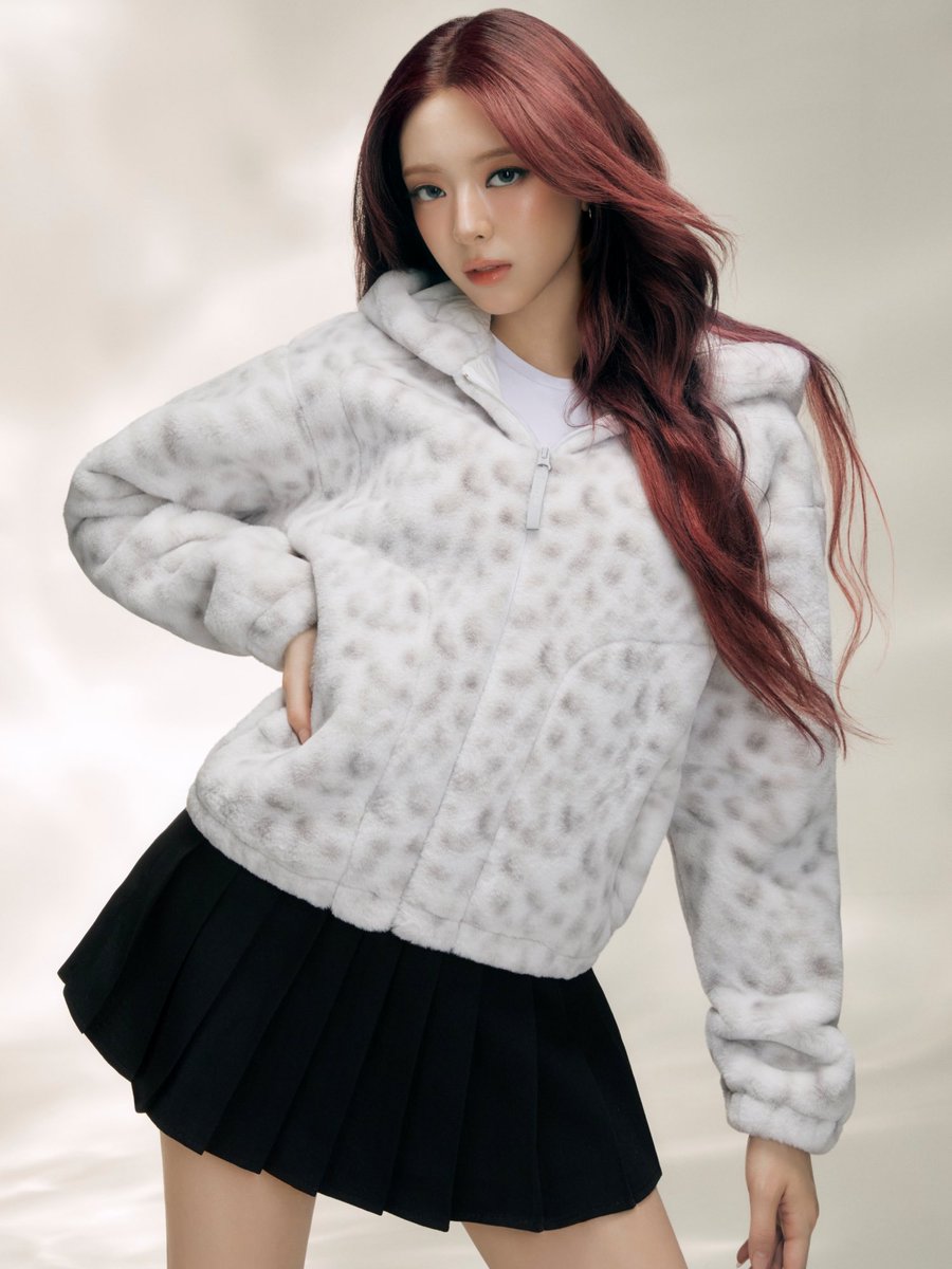 itzypopbase's tweet image. ITZY’s Yuna stuns for Dynafit Korea’s latest campaign ’AURORA DOWN’.