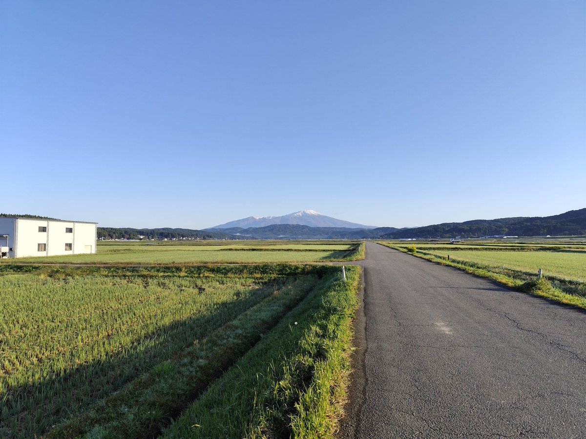 2025.10.23. 06:59 酒田市松山地区にて撮影 #鳥海山 今日もよろしく😊