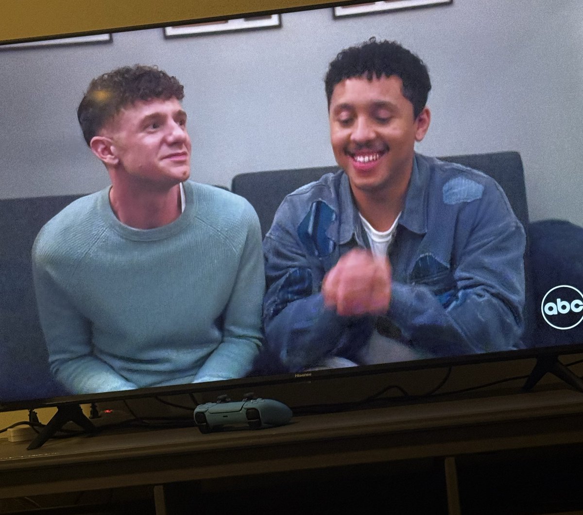 atb__william's tweet image. Jacob getting a ride on the Jaboukie Young-White train &amp;amp; I love that for him🙂‍↕️🤭 &amp;gt;&amp;gt;&amp;gt;&amp;gt; #AbbottElementary