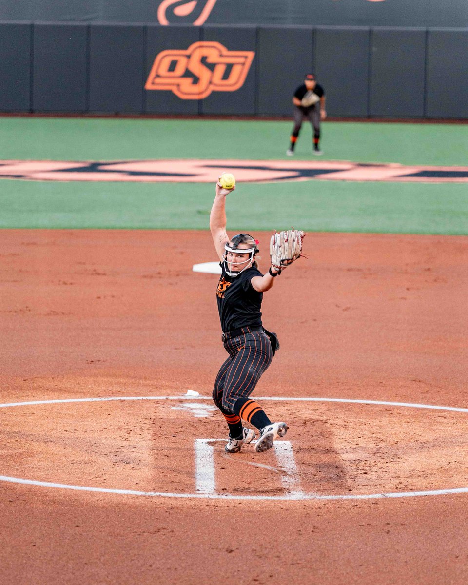 Nine ⬆️, nine ⬇️ for Preslee through three 😮‍💨

#GoPokes | <a href="/PresleeD25/">Preslee Downing</a>