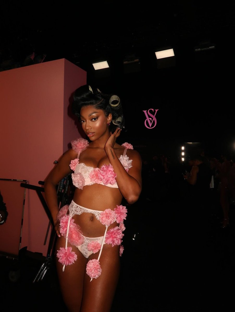 EBONY-ZER 🖤🤎🪼 tweet media