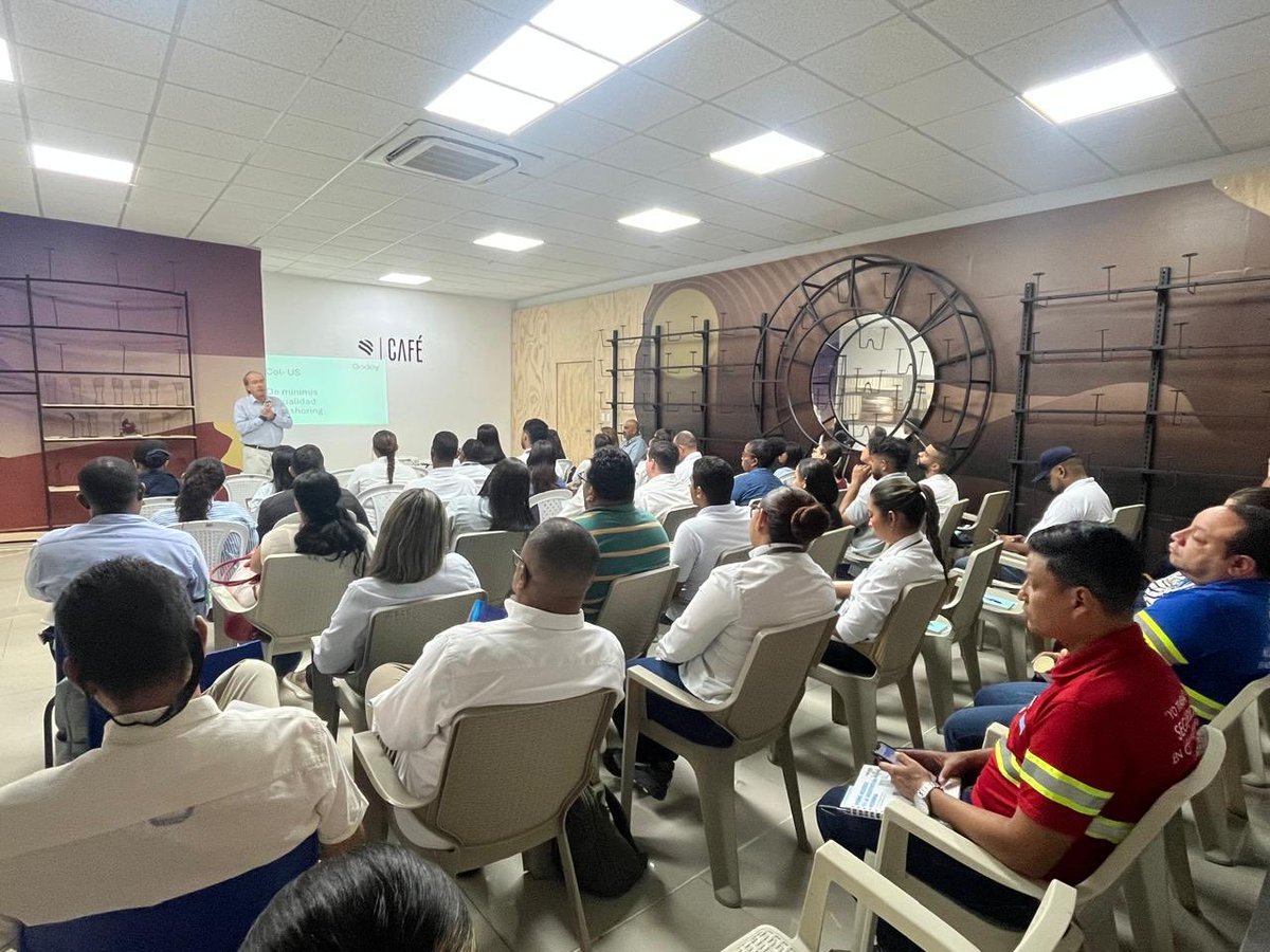 #AsíPasó | El día de hoy se llevó a cabo el Comité de Usuarios Calificados con la valiosa participación de BASC, con la Dra. Layla Spicker y la Dra. Andrea Olier. Seguimos fortaleciendo nuestras buenas prácticas y compromiso con la seguridad.
#BASC #ComercioConfiable