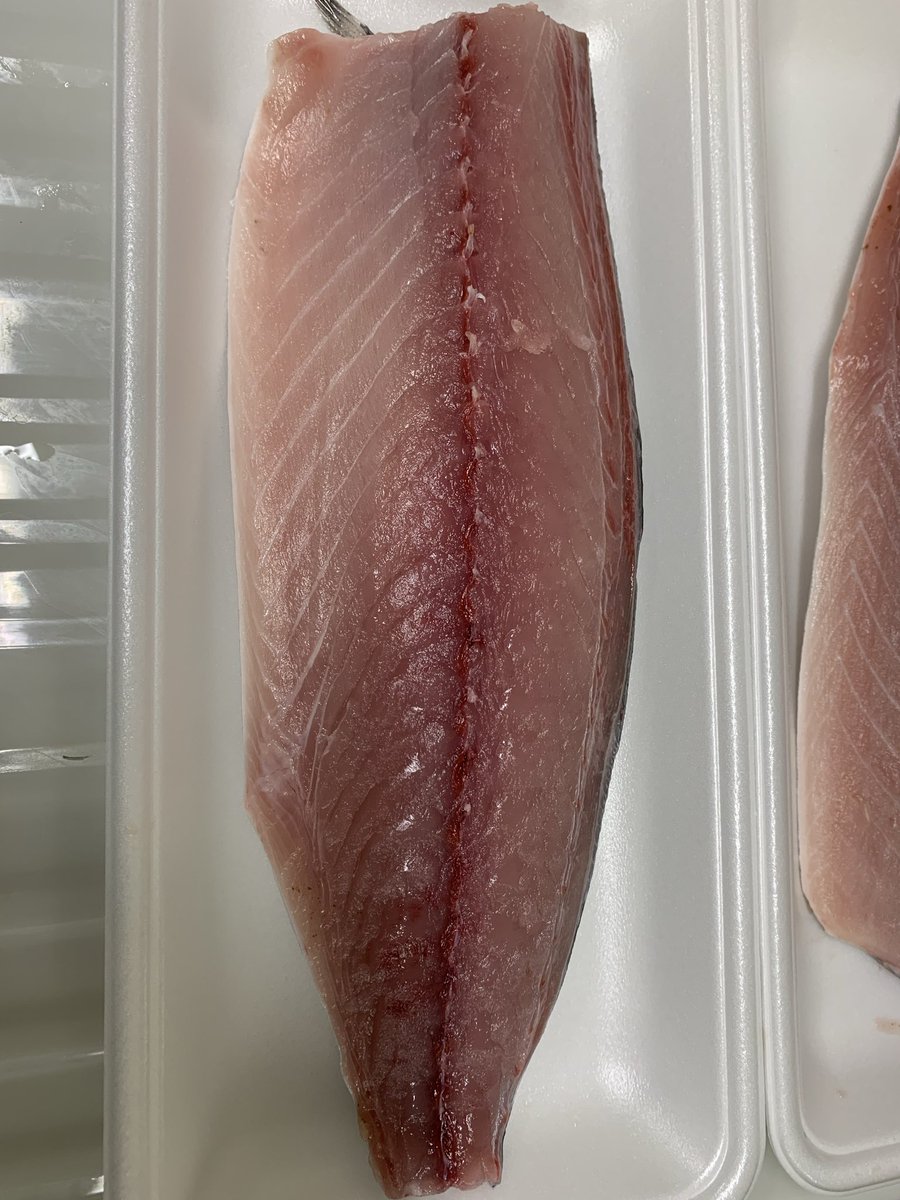 skanayaneko's tweet image. 大船渡産、船上血抜き鯖2日寝かせ捌きました。身質が素晴らしい、少しづつですが定置網の方々の力を借りてブランド力を高めてます。🤗