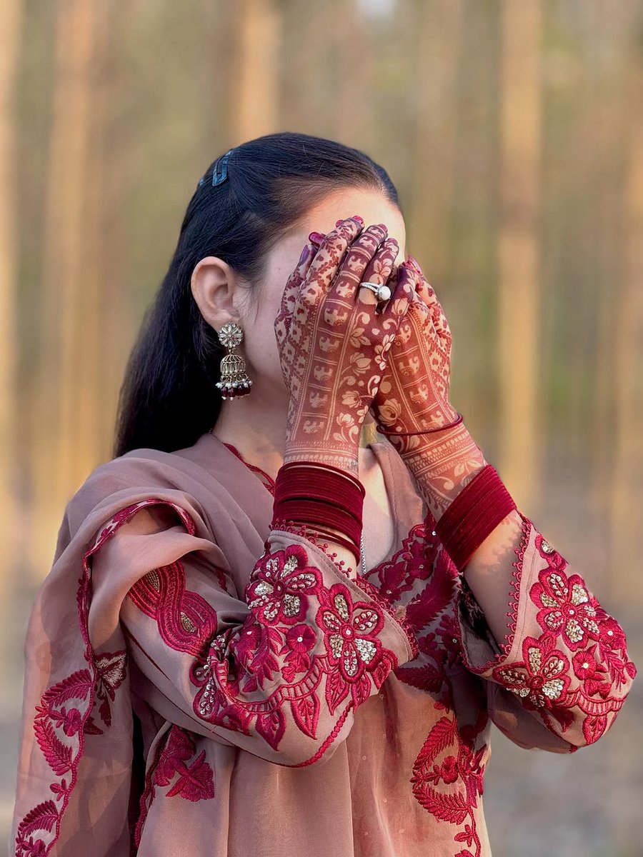 सुप्रभात गरीबों 😂 उठ गए तो  Flying kiss  तो 😘 कर दो