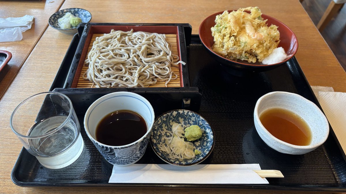 nemu_co's tweet image. #おいしいはやさしい

先日家族と鎌倉に行った時のお昼ご飯。
娘にも少しかき揚げを分けたら、娘は塩で食べるのを気に入っていた☺️