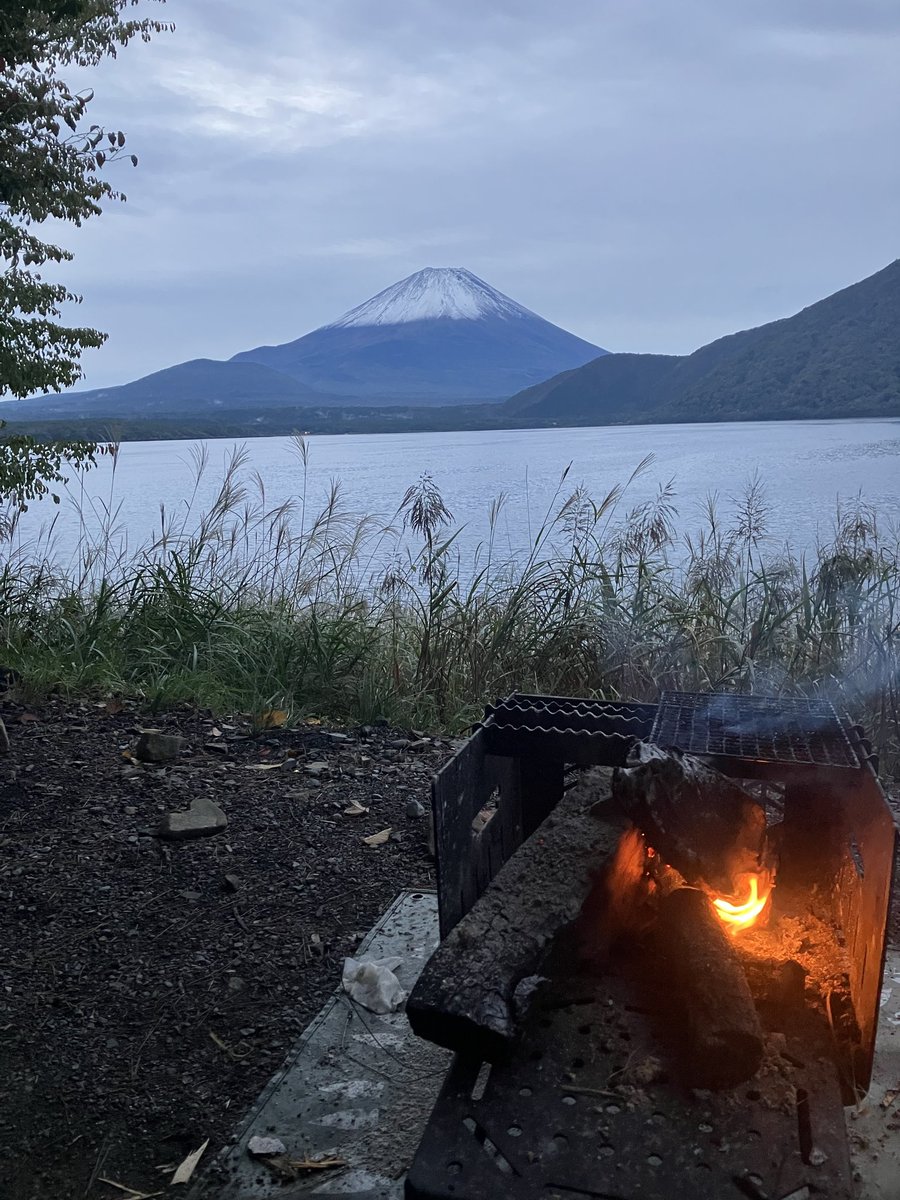 stepner_taz's tweet photo. 富士山初冠雪かな？？ https://t.co/9gxbLnhO2n