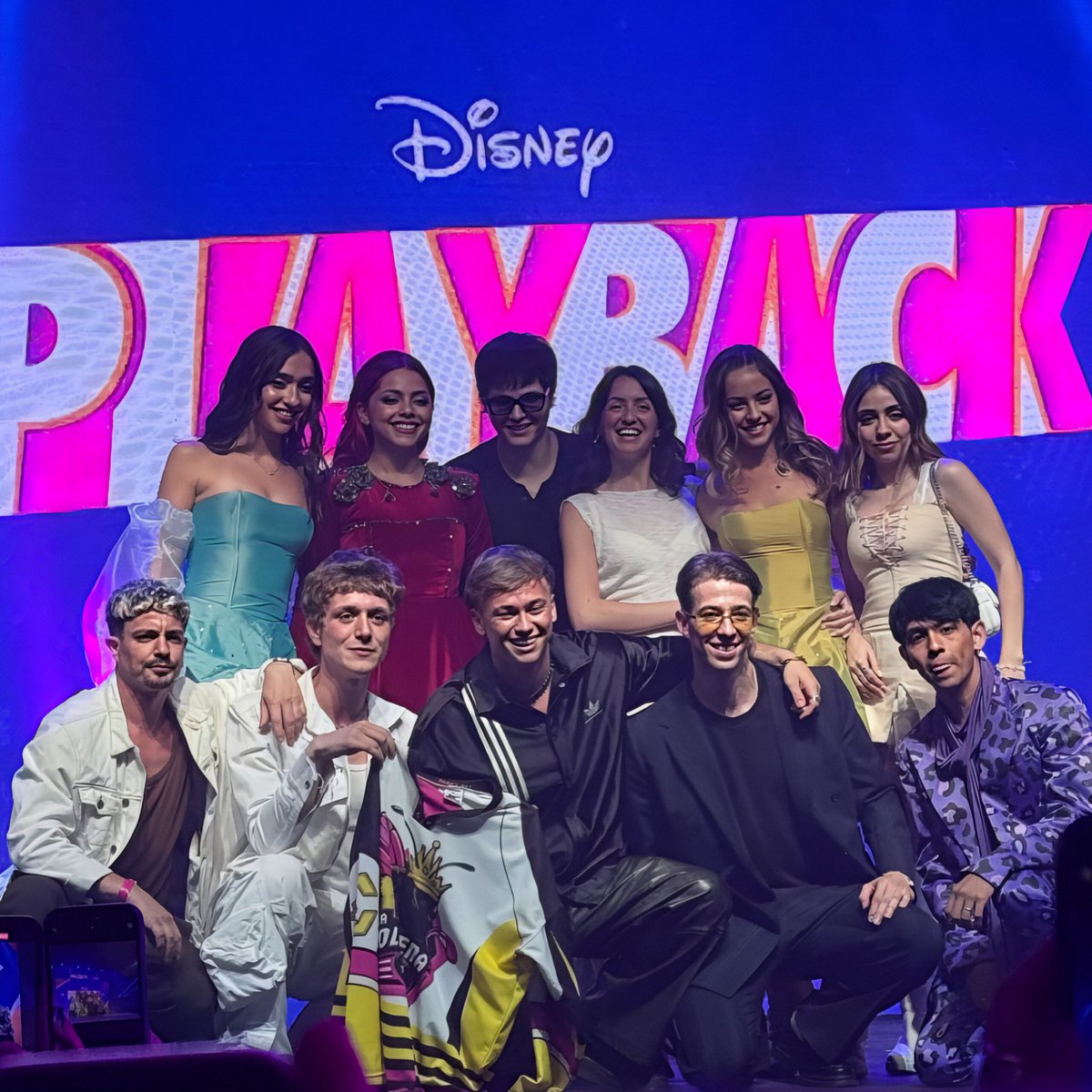 ¡UN SALUDO PARA LA PRENSA! 📸 A 1 semana de su Gran Estreno, #Playback (una somos dos) tuvo su Evento de Lanzamiento en Bs. Aires donde no faltaron las Canciones de la BSO en Vivo 🎼 @CastrooJuli @PodestAnto @SoyValenG