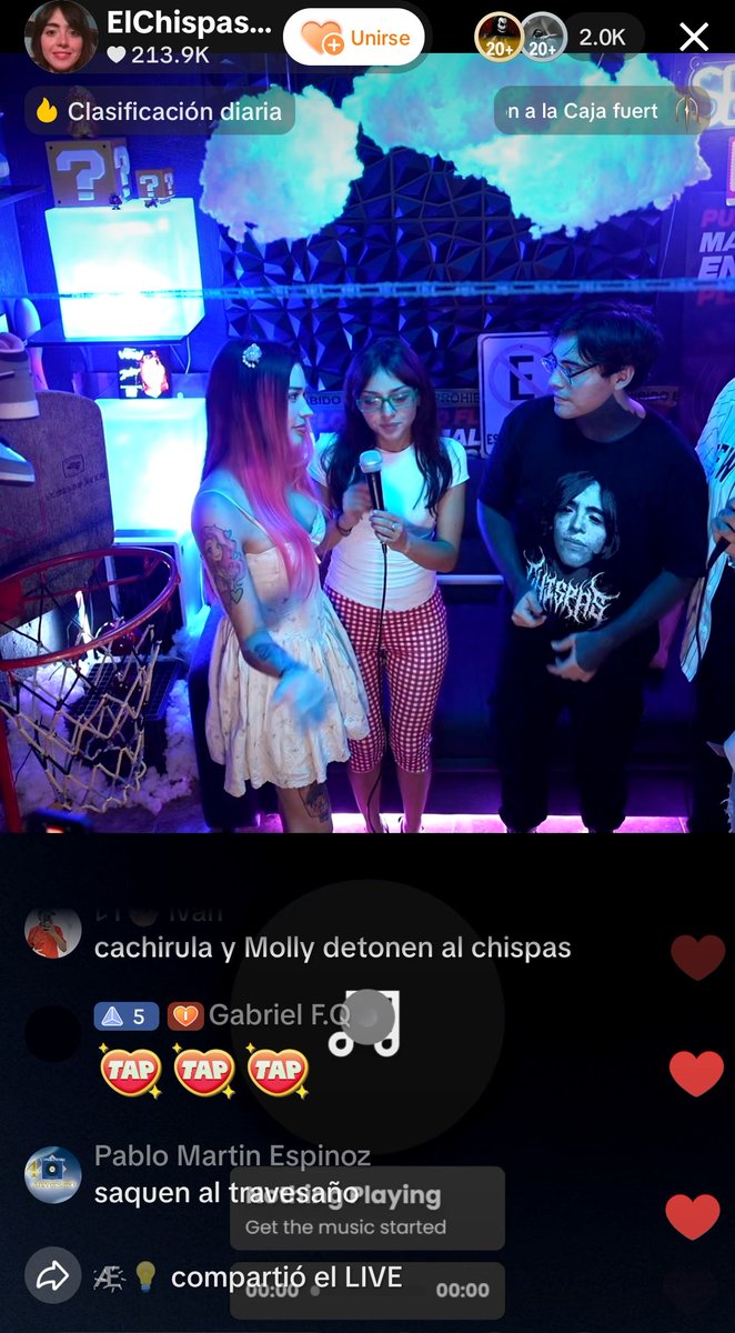 La Cachirula está con el chispas en un live jajaja