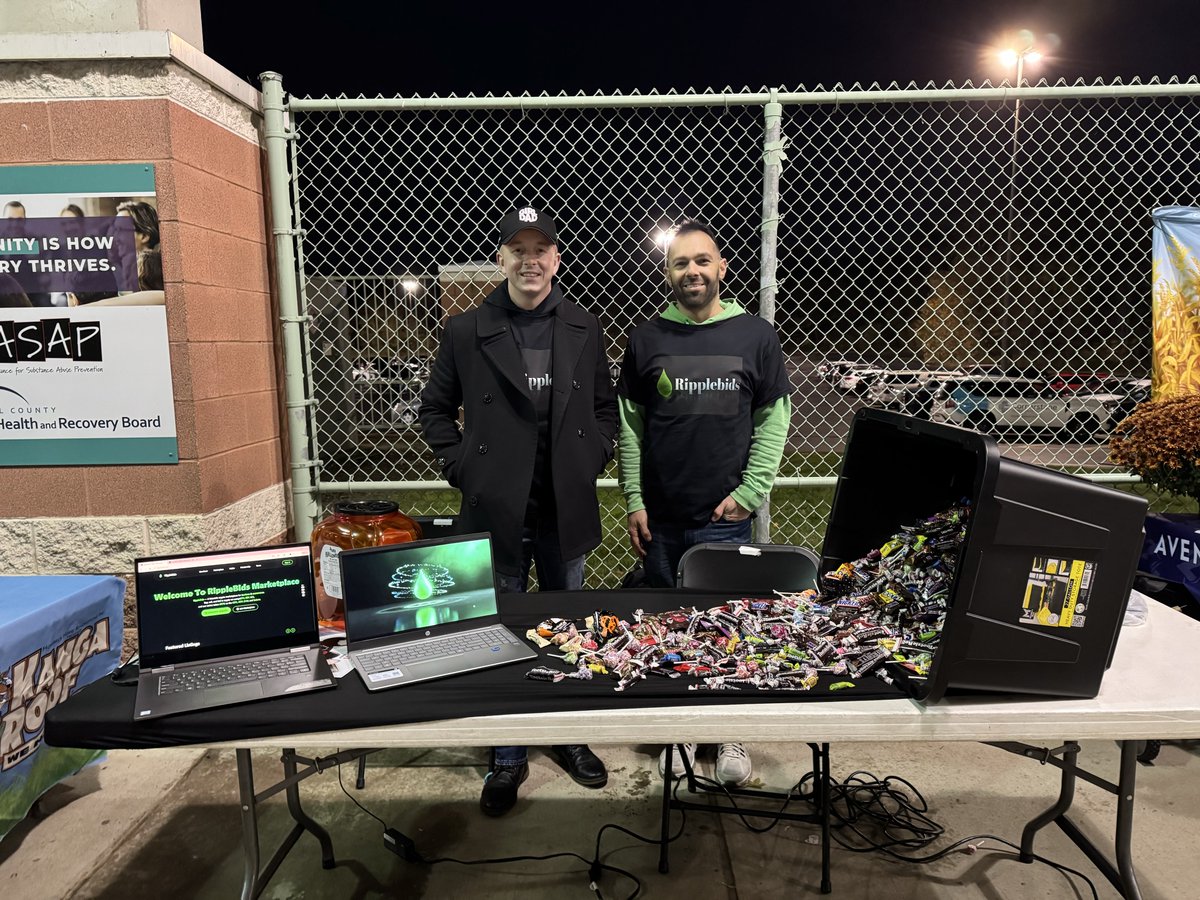 RippleVerseInc's tweet photo. 🎃 Amazing Event!
We had an incredible time passing out candy to over 1,500 kids! 🍬

Remember you can show up for your community just as much as you do for your project 

The smiles were endless, the energy was high, and the love was everywhere! We shared kindness, connection, and introduced RippleBids to so many curious new faces. 

It was a night to remember and here are some of the awesome pics we captured! 

#RippleBids #Community #Crypto #XRPL #GiveBack #HalloweenVibes #XRPB