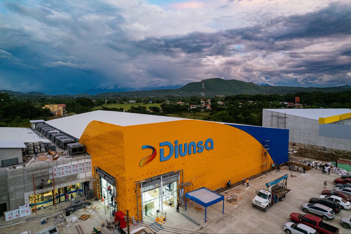 mariorfaraj's tweet photo. ¡Llegamos a Villanueva! Mañana inauguramos la nueva tienda Diunsa, con todo en un mismo lugar, para la mejor experiencia de compra. Invertimos y generamos empleo, por que creemos en Honduras 🇭🇳 https://t.co/zvC4mShHcY