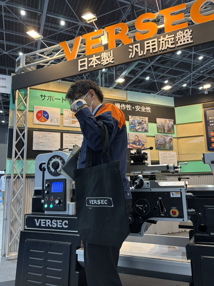 versec_lathe's tweet photo. 【メカトロテック ジャパン 2025 2日目】
昨日はブースまでお越しいただきました皆様、ありがとうございました🙇🏻♀️
本日も皆様のお越しをお待ちしております🕺🏻
ポートメッセなごや 第1展示館【1E16】
#MECT2025
#お話聞いてくれた方にはバックプレゼント
#versec #汎用旋盤
#焼津市 #静岡県 #純国産 https://t.co/JA8qNdxVe5