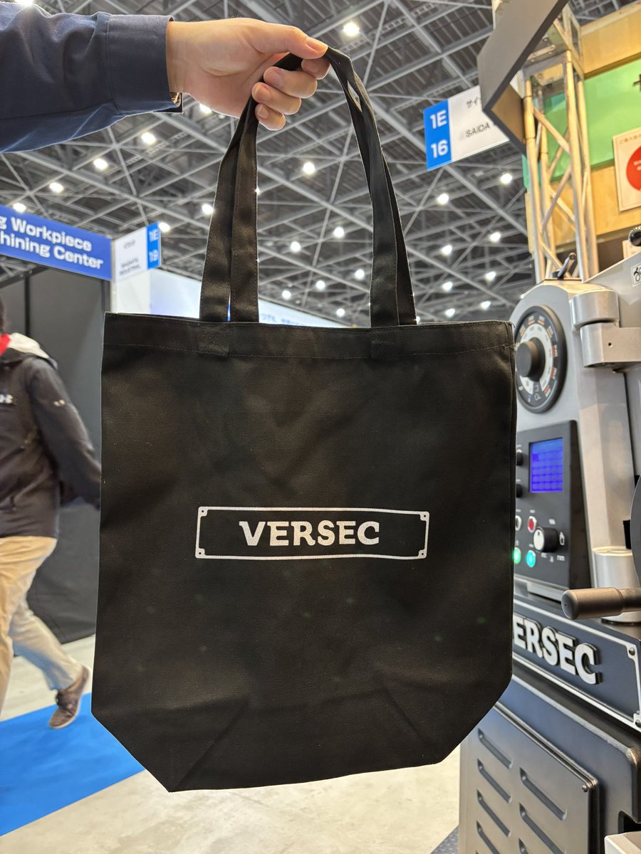 versec_lathe's tweet photo. 【メカトロテック ジャパン 2025 2日目】
昨日はブースまでお越しいただきました皆様、ありがとうございました🙇🏻♀️
本日も皆様のお越しをお待ちしております🕺🏻
ポートメッセなごや 第1展示館【1E16】
#MECT2025
#お話聞いてくれた方にはバックプレゼント
#versec #汎用旋盤
#焼津市 #静岡県 #純国産 https://t.co/JA8qNdxVe5