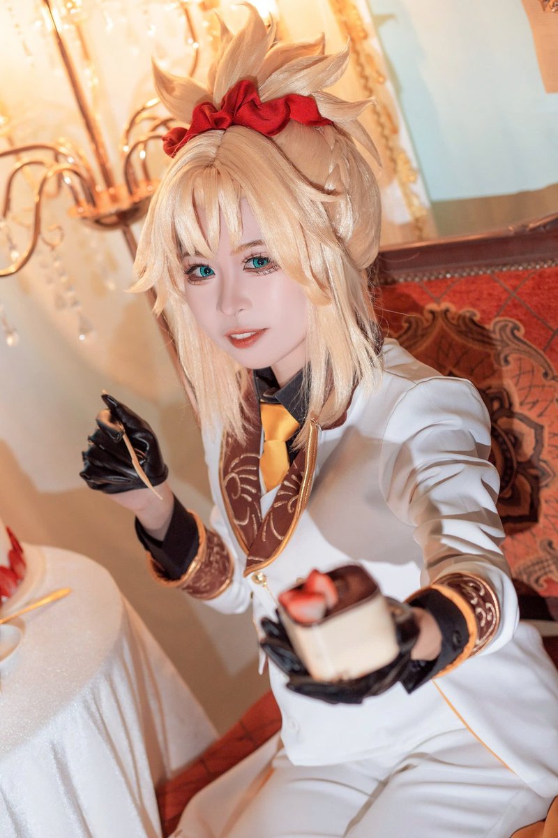 Day 15 #Mordredtober
Tea with me?