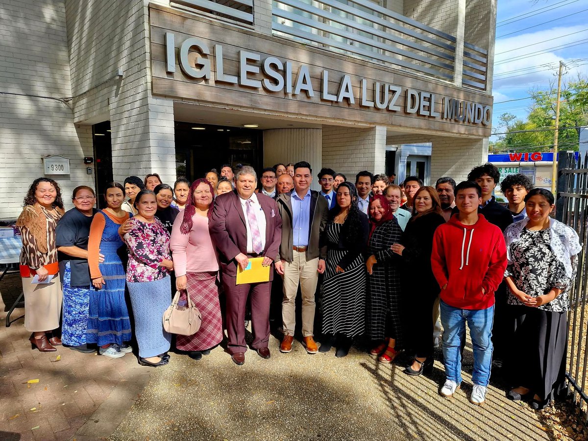 BenjminZavaleta's tweet image. Comparti, un momento de fe y unión con iglesia La Luz del Mundo en #SilverSpring, #Maryland, donde el 80% de su membresia son salvadoreños.

Una visita  que  consolida nuestras raíces, nuestra fe y el compromiso de seguir trabajando por nuestra gente dentro y fuera de El Salvador