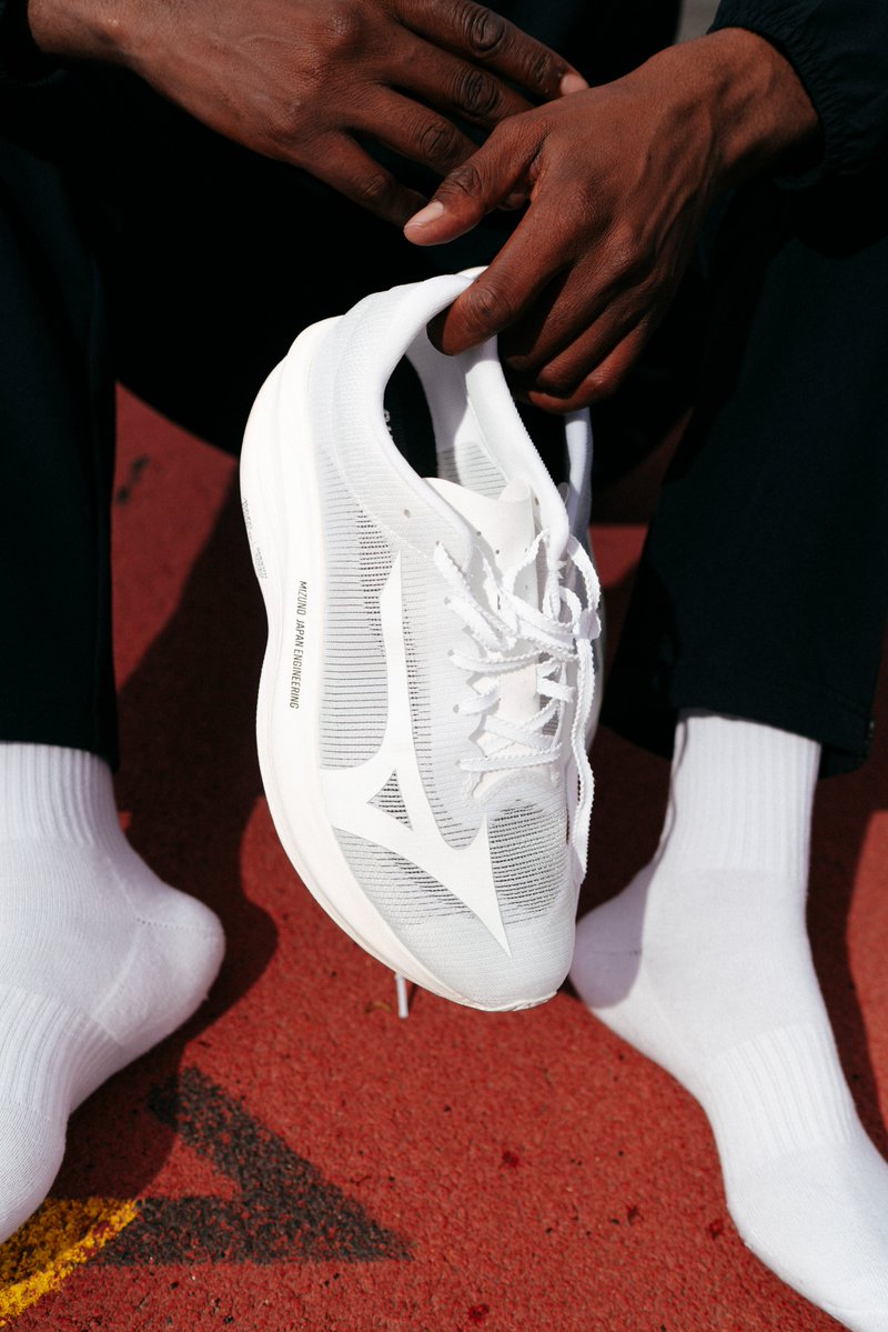 MizunoRunningJP's tweet image. ミズノの次世代レーシングシューズ。
12月2日、解禁。
#MIZUNOJAPANENGINEERING
#ミズノ #MIZUNO
#ミズノランニング #MIZUNORUNNING