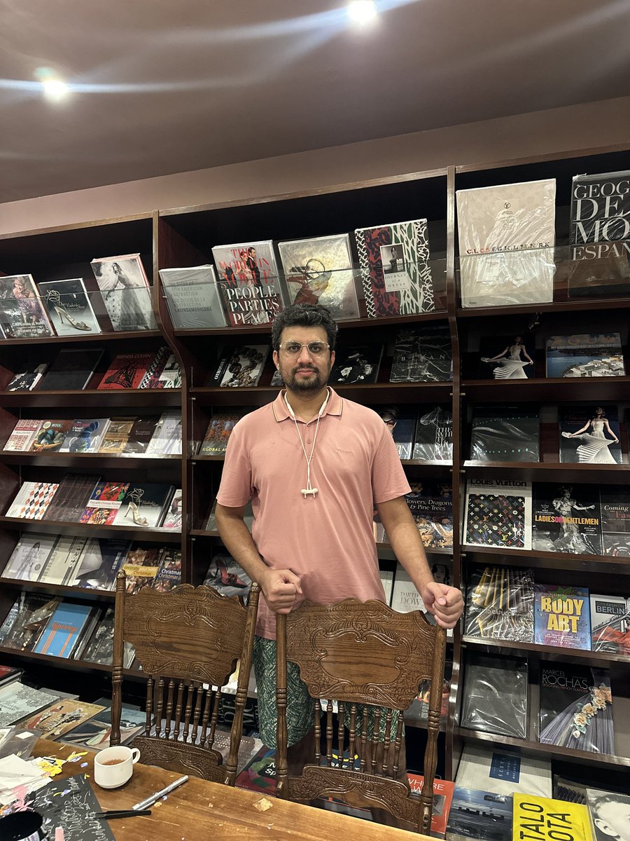 fahadidrees2011's tweet photo. 🇨🇳🙂 READ, READ, READ 🇵🇰👍
#Nanjinguniversity
#booklover  #bookish #readerscommunity #books #BooksWorthReading  #bookrecommendations #read #readers #mustread #bookAaddict #bookworm 
#WorldBookDay #BooksWorthReading https://t.co/sCDL9CXyPm