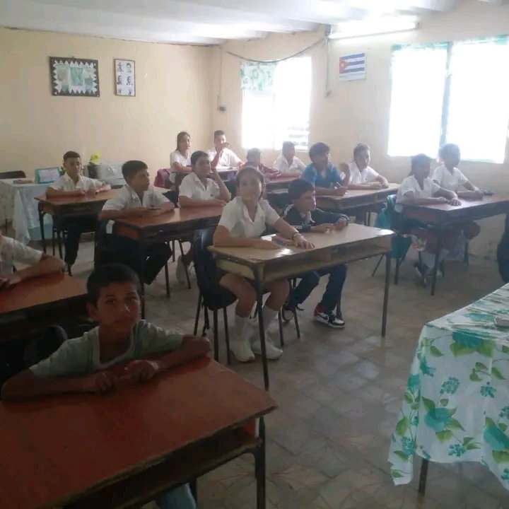Yolexy8's tweet image. En la ESBU Sabino Pupo, del Cerro de Caisimú, en el Consejo Popular #5, en #Manatí, desempeña una importante labor con sus estudiantes y familias en función de prevenir el uso de las drogas y sus adicciones. #Cuba, #PoderPopular, #AsambleaManatí, @LorenzoOsbel , @YelenysLasTunas.