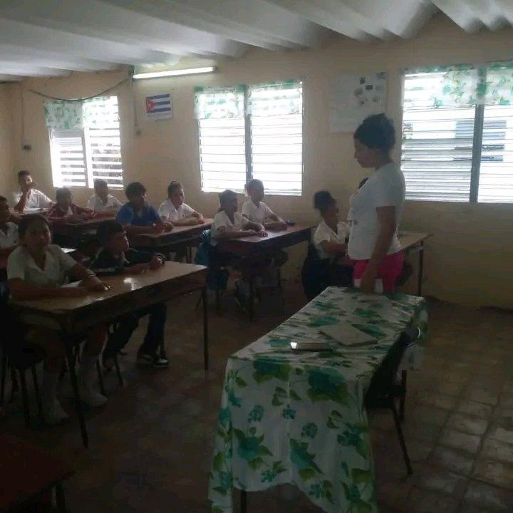 Yolexy8's tweet image. En la ESBU Sabino Pupo, del Cerro de Caisimú, en el Consejo Popular #5, en #Manatí, desempeña una importante labor con sus estudiantes y familias en función de prevenir el uso de las drogas y sus adicciones. #Cuba, #PoderPopular, #AsambleaManatí, @LorenzoOsbel , @YelenysLasTunas.