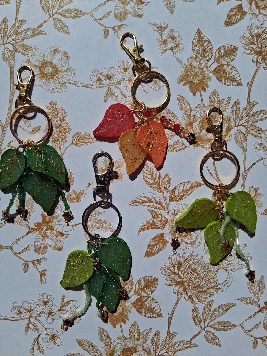 MoonwalkingSwan's tweet image. #cutekeychains #fallleaves