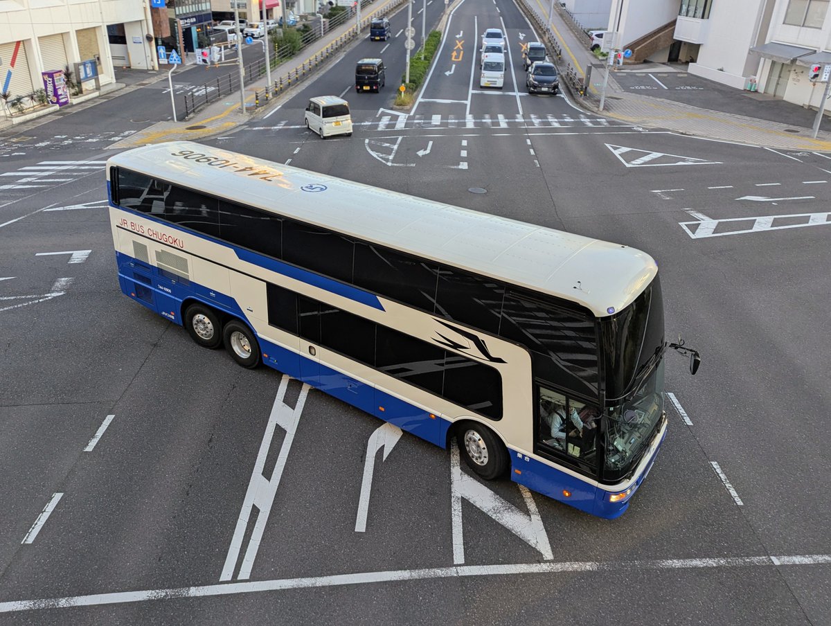 少しバスの話題を。 先日よりJRバス中国島根支店にまた1台、2階建ての