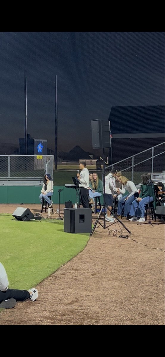 Proud of Senior guard Sammie Hinsey for sharing his testimony tonight at Fields of Faith! <a href="/NwaFca/">Bill Burnett</a>