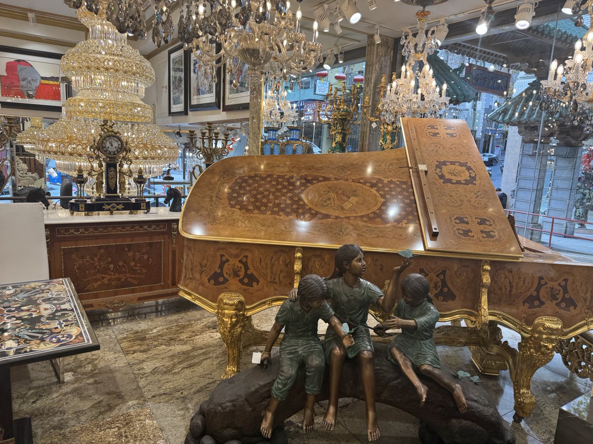 CogitatiReport's tweet image. Trump's favorite store...