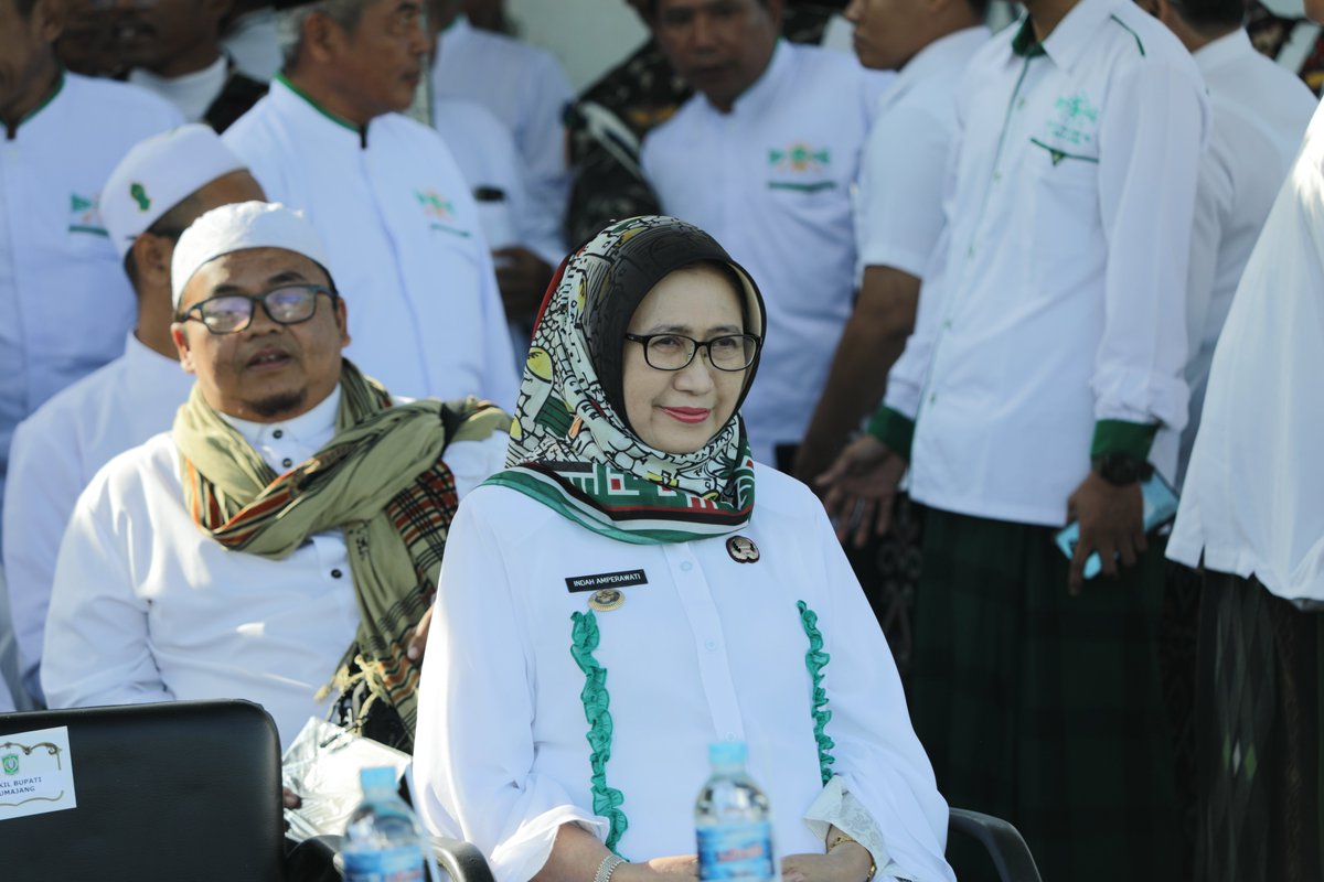 Bupati Lumajang, Indah Amperawati (Bunda Indah), menekankan pentingnya pendidikan multidimensional bagi santri sebagai fondasi untuk menghadapi tantangan abad 21. Rabu (22/10/2025).

selengkapnya: portalberita.lumajangkab.go.id/main/baca/aXKH…