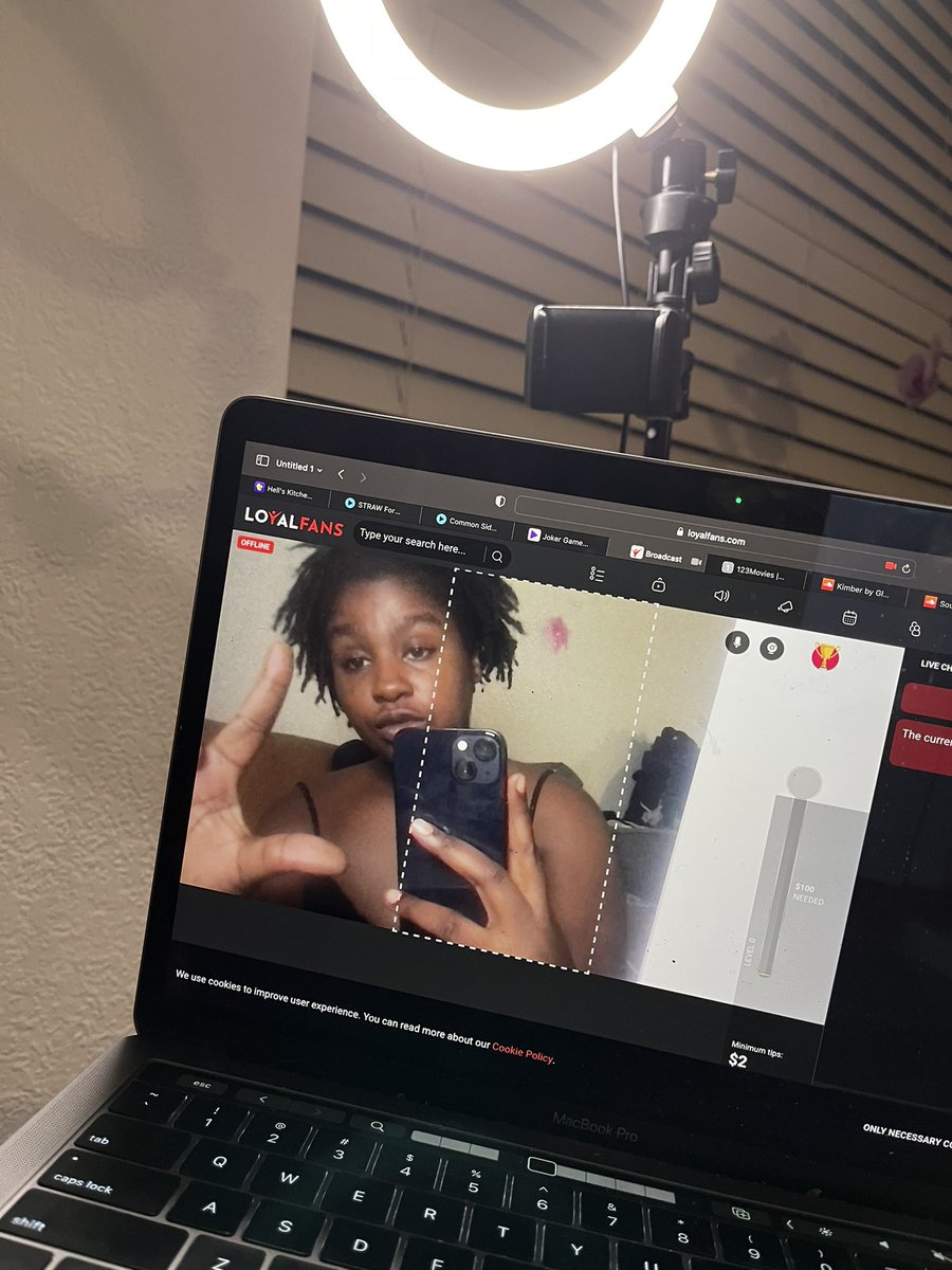 ureebony's tweet photo. draining dads on loyalfans>>💋
live @ 9:30PM EST 
#nsfwtwt https://t.co/wD6ZXDHuKi