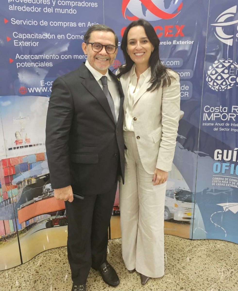 RSalazar91623's tweet image. En la Cámara de Comercio Exterior hemos sostenido espacios de diálogo con los candidatos presidenciales Laura Fernández, Álvaro Ramos y Natalia Díaz, abordando los principales retos y oportunidades del sector empresarial.

#CRECEX #CostaRica2026 #EleccionesPresidencialesCR2016