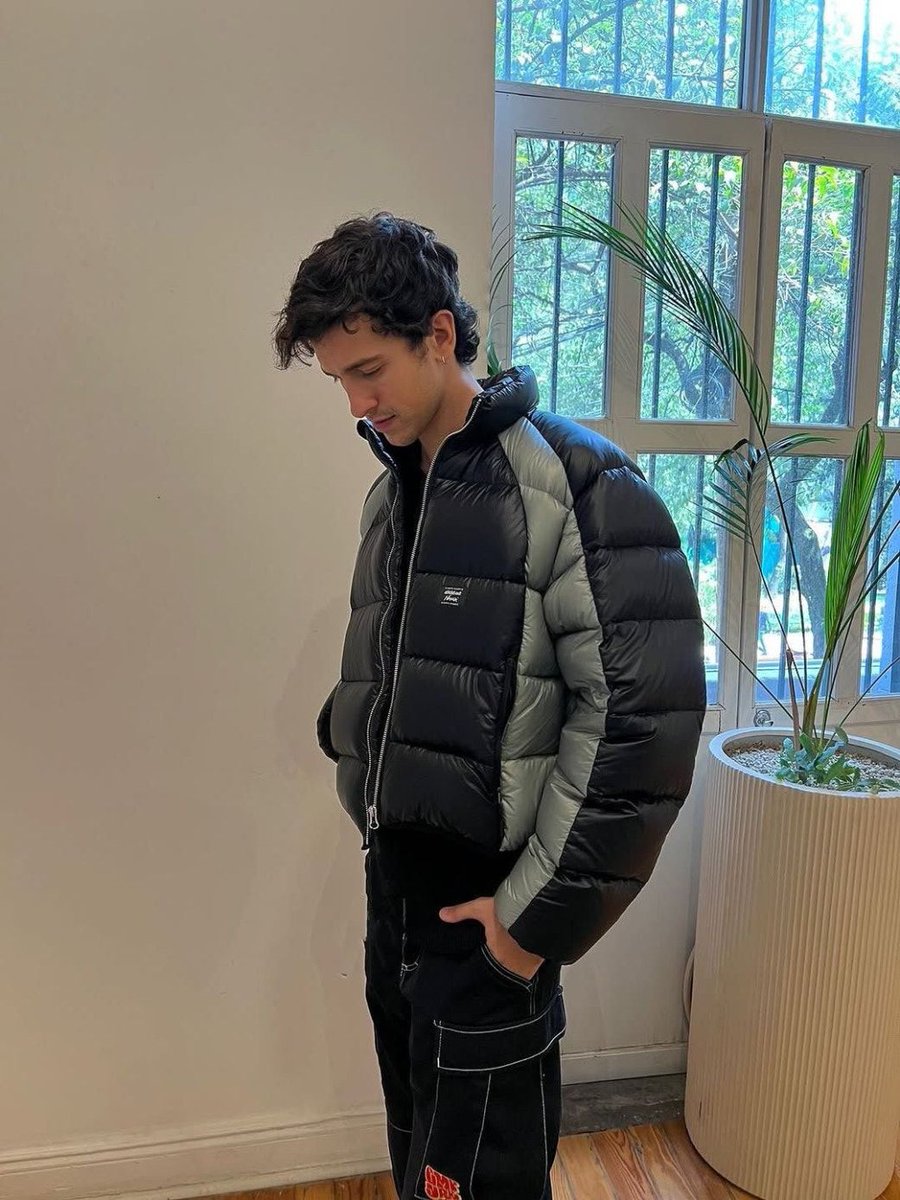 st4rsnini's tweet photo. Iannis Biblos, artista argentino de 22 años que participó en el reality "Santos Bravos". Es compositor, carismático y con una habilidad preciosa para llegar al corazón con su voz, su interpretación te llega al alma. 

IANNIS SOS NUESTRO GANADOR #IannisBiblos #SantosBravosSon7 https://t.co/gs3wk1mxA7