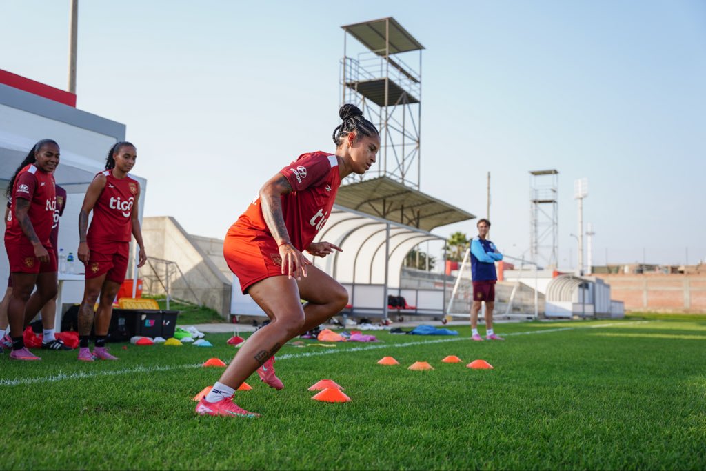 ¡PRIMER ENTRENAMIENTO EN PERÚ🇵🇪!

#PanamáMayor🇵🇦 completó este miércoles su primera sesión de entrenamiento en la ciudad de Chincha, Perú🇵🇪.

Las postales📸 de la sesión en el 🏟️Centro de Alto Rendimiento de la Federación Peruana de Fútbol.

#MásPanameñosQueNunca🇵🇦