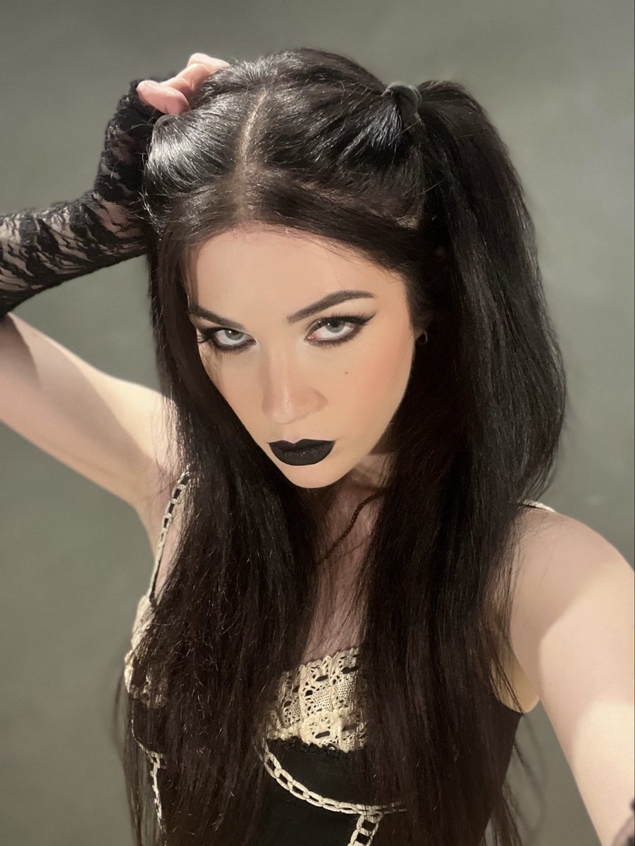 Gothic princesses live forever 🖤