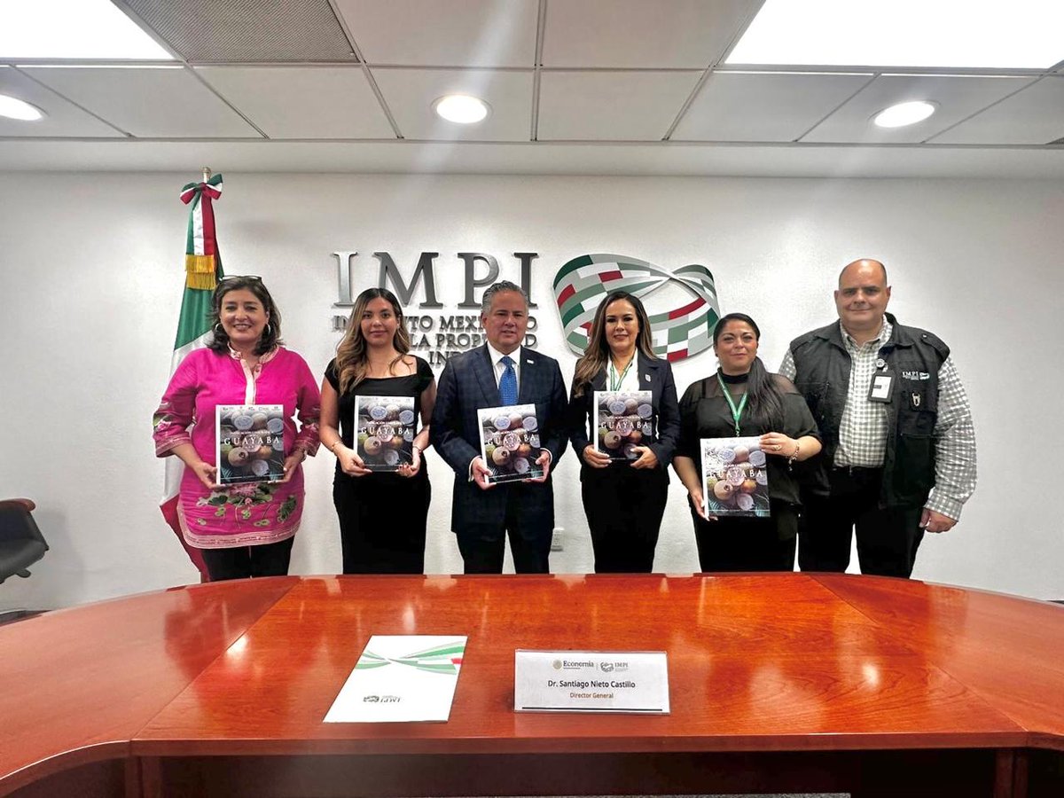 Hoy recibimos a Ana Claudia Morales Dueñas, titular del INCyTEA como representante del <a href="/GobAgs/">Gobierno del Estado de Aguascalientes</a>, quien me entregó el estudio técnico para la solicitud de la #IG de la Guayaba de Calvillo.
Un orgullo de esa entidad que reconoce el trabajo de las y los productores de #Aguascalientes