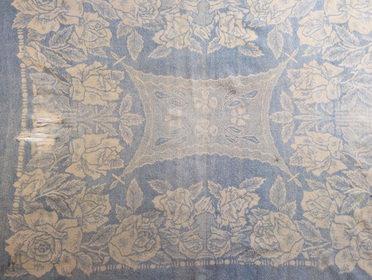 RetroRecollec's tweet image. myretrorecollections.etsy.com/listing/438166…  100% Wool Antique Reverse Weave Blue Floral Cutter Blanket for Crafts, Needle  Felting #OldWool #woolBlanket #feltingWool #antiqueWoolBlanket #wiseshopper