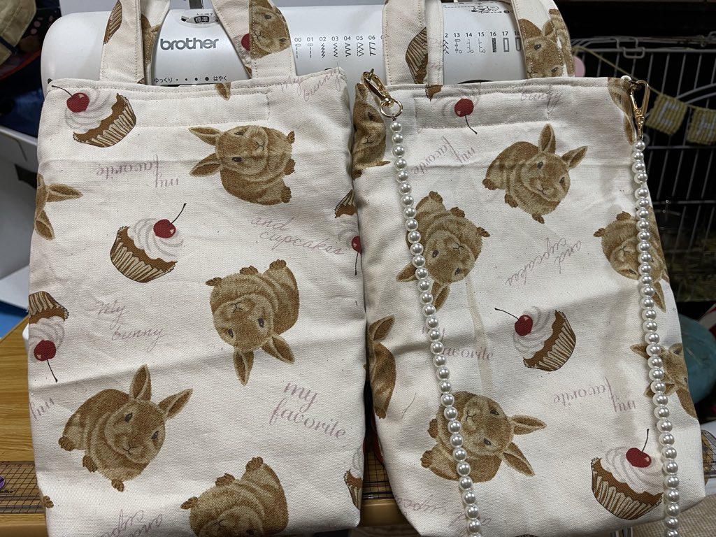 Oxql5c0's tweet image. 2つ目完成🐰
長財布、ペットボトル
入るサイズサコッシュ✨
ラビネスフェスタに持っていきます💕
#ラビネスフェスタ