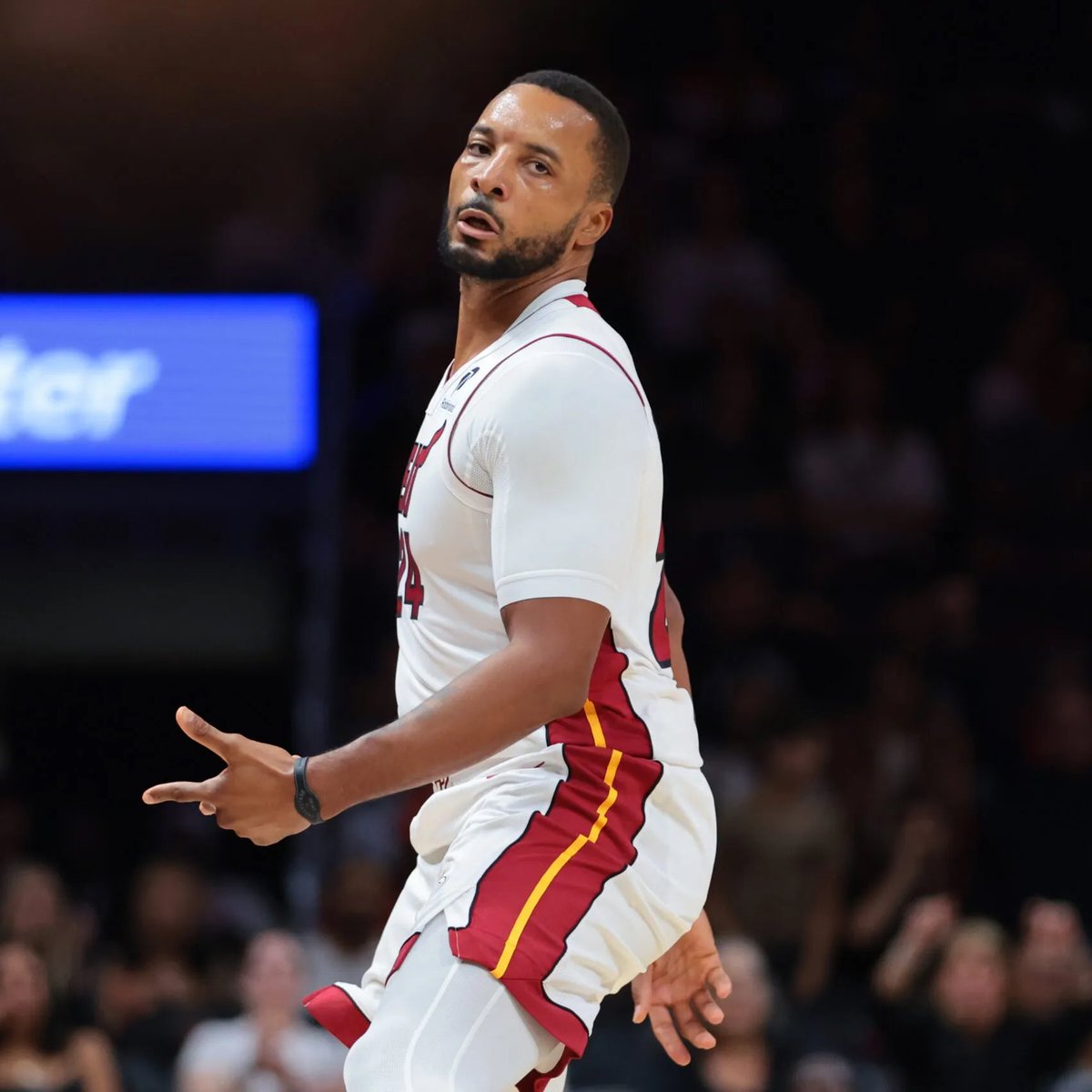 Norman Powell in his Heat debut:

28 points
9 rebounds
4 assists
4/8 3P

👀