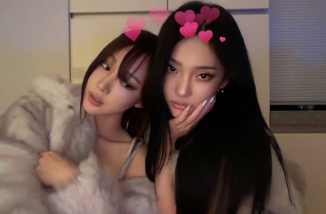 TWO HOT BEST FRIENDS